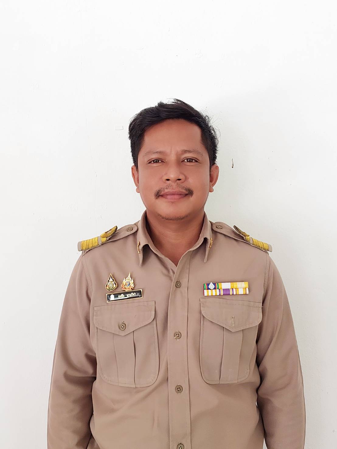 นายธงชัย นามวิชา